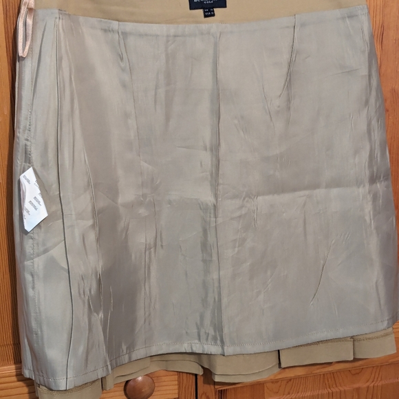Burberry Golf Pleated Knee Length Skirt Sz 10 Khaki Tan Casual Athleisure Golf - Picture 14 of 15